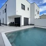 Awesome In Воднян