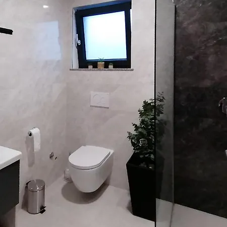 Lovely In Воднян